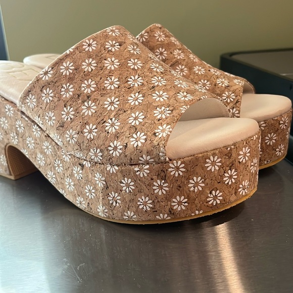 Clogs - Picture 2 of 8